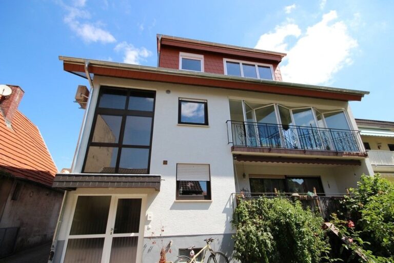 Großzügige, helle OG-Wohnung
