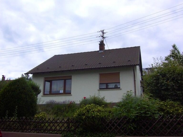 **Reserviert** Freistehendes Einfamilienhaus mit sonnigen Garten