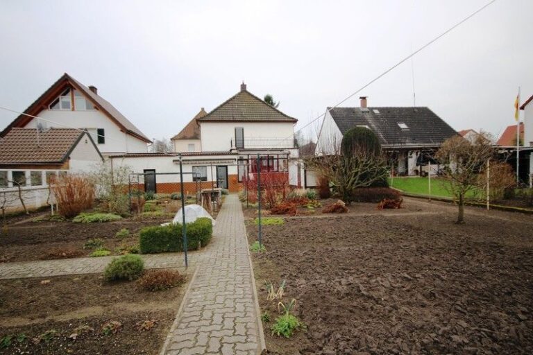 Einfamilienhaus mit großen Garten