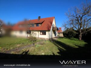 Attraktive Doppelhaushälfte auf großem Grundstück